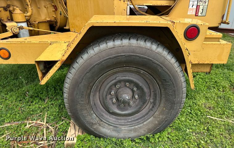 image for item EJ8697 1989 Vermeer 1250 wood chipper