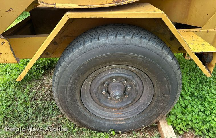 image for item EJ8697 1989 Vermeer 1250 wood chipper