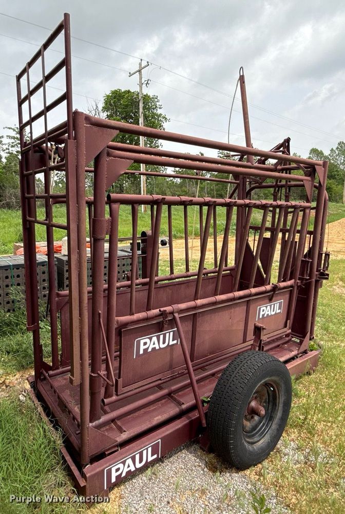 image for item EJ8706 Paul livestock squeeze chute