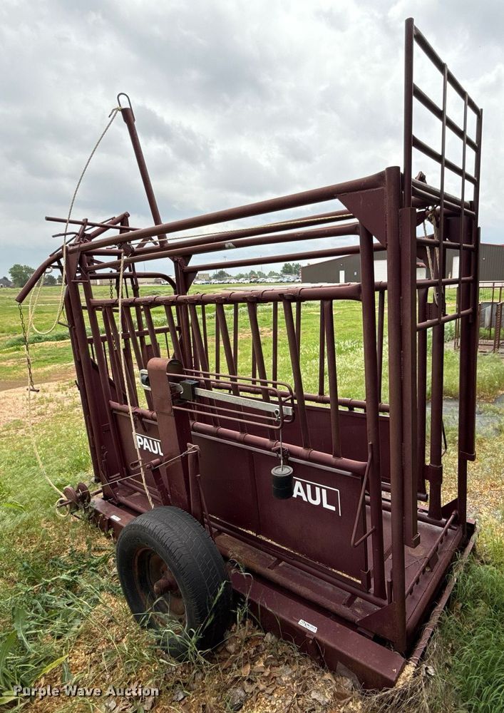 image for item EJ8706 Paul livestock squeeze chute