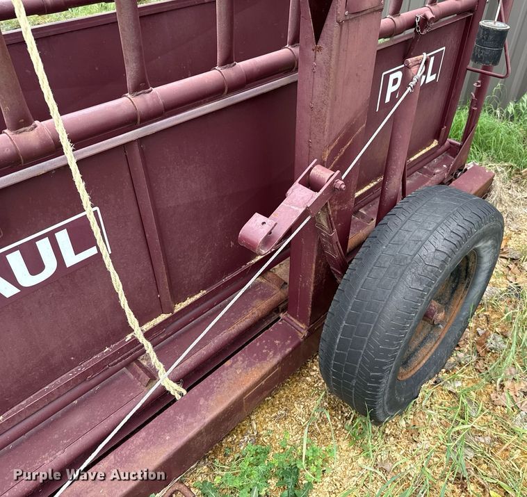 image for item EJ8706 Paul livestock squeeze chute