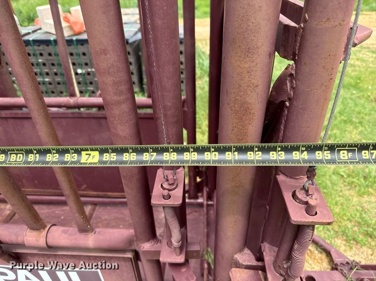 image for item EJ8706 Paul livestock squeeze chute