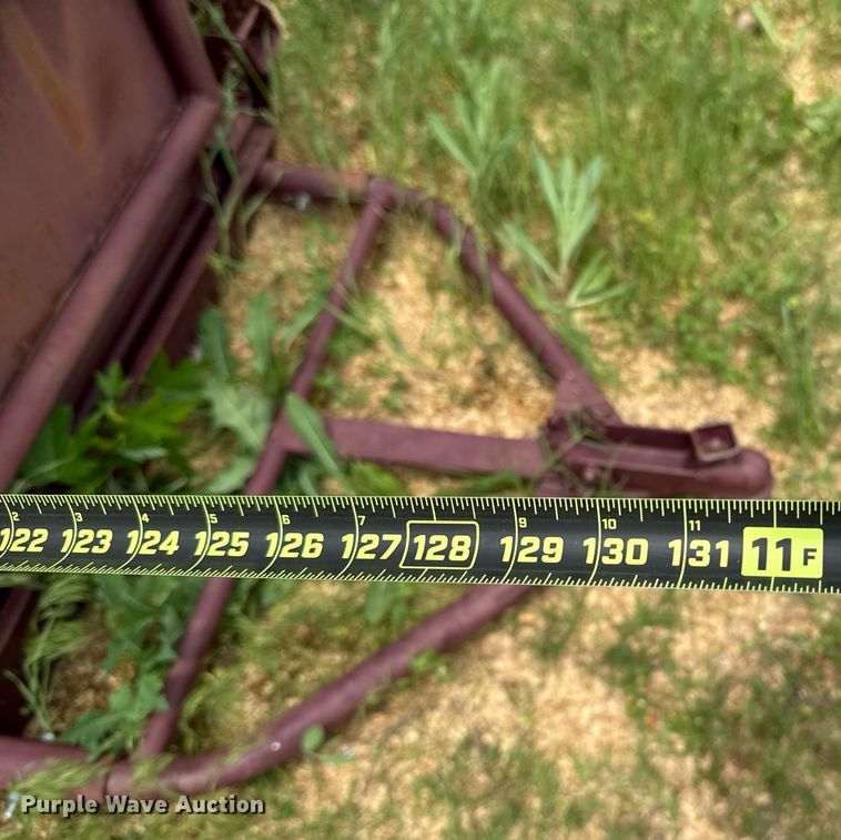 image for item EJ8706 Paul livestock squeeze chute