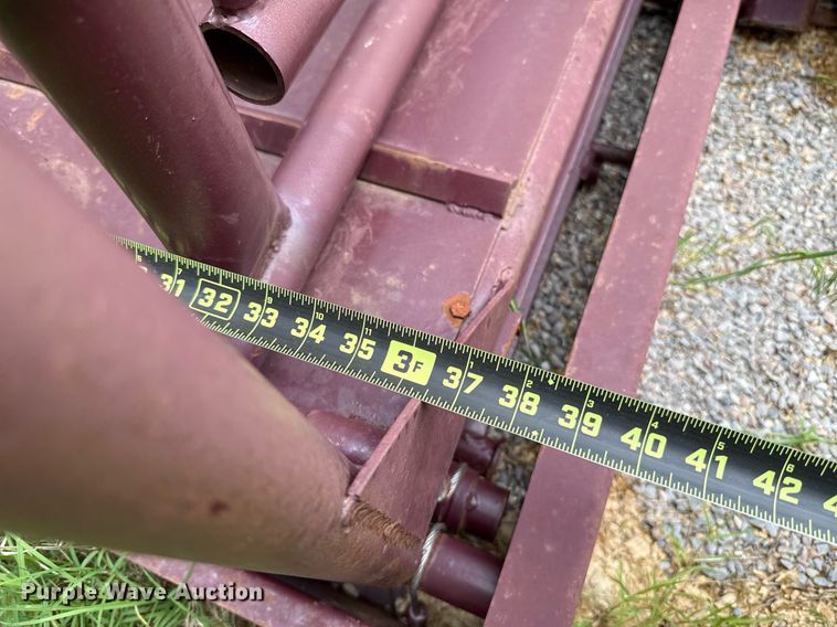 image for item EJ8706 Paul livestock squeeze chute