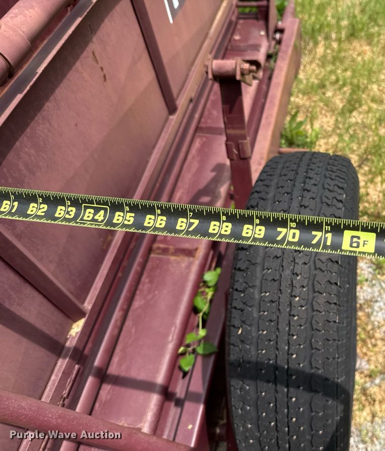 image for item EJ8706 Paul livestock squeeze chute