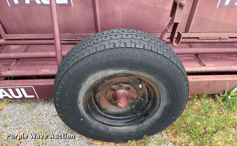 image for item EJ8706 Paul livestock squeeze chute