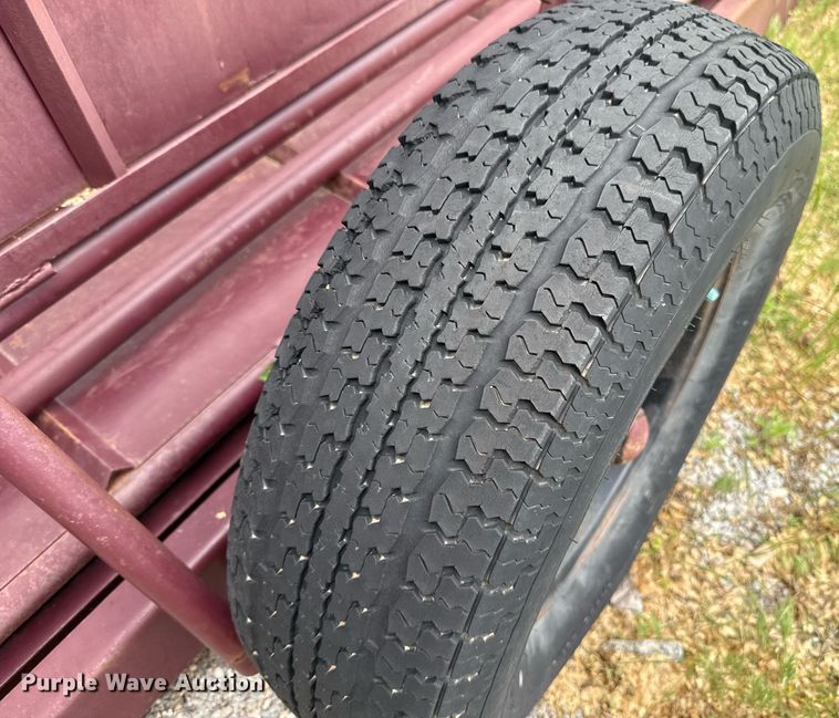 image for item EJ8706 Paul livestock squeeze chute