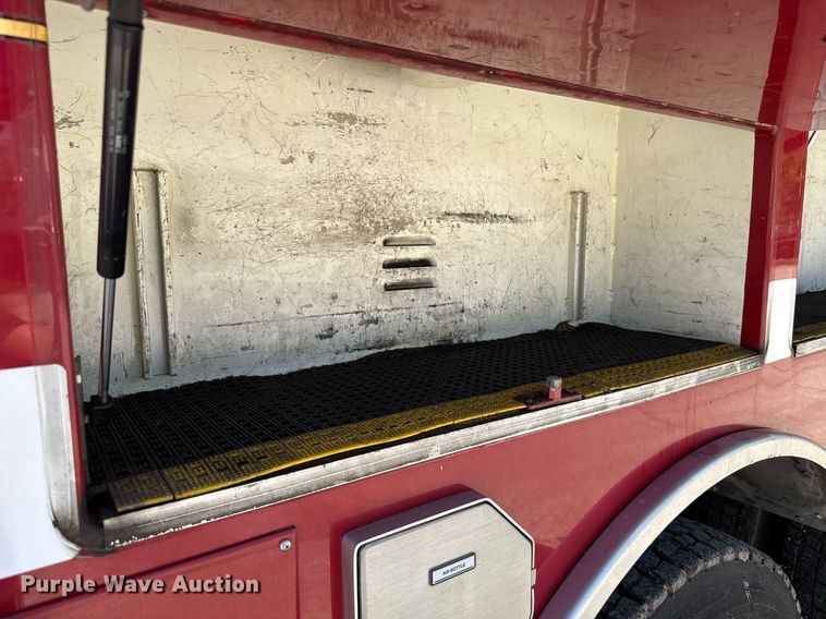 image for item EJ8709 1995 Spartan Gladiator ladder fire truck