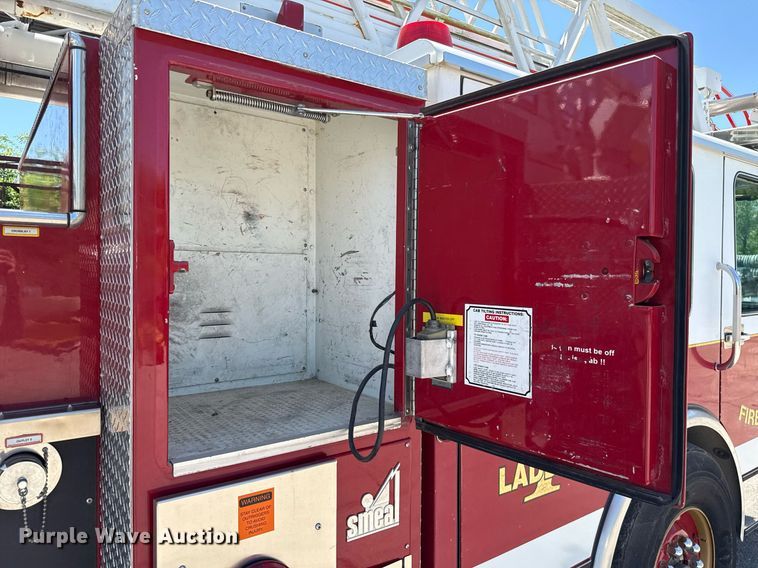 image for item EJ8709 1995 Spartan Gladiator ladder fire truck