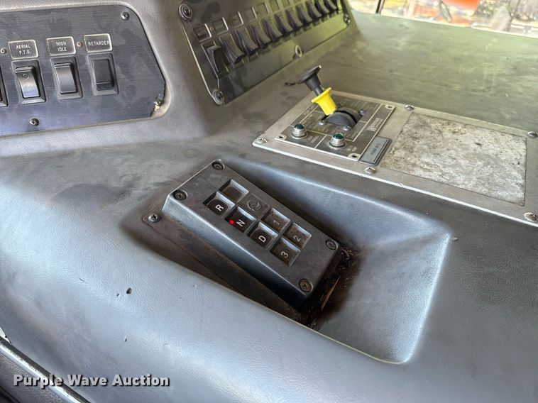 image for item EJ8709 1995 Spartan Gladiator ladder fire truck