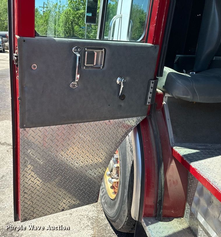 image for item EJ8709 1995 Spartan Gladiator ladder fire truck