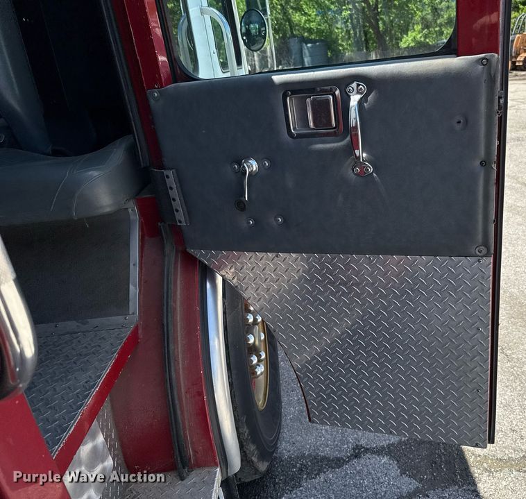 image for item EJ8709 1995 Spartan Gladiator ladder fire truck