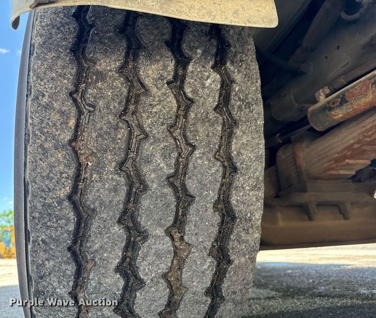 image for item EJ8709 1995 Spartan Gladiator ladder fire truck