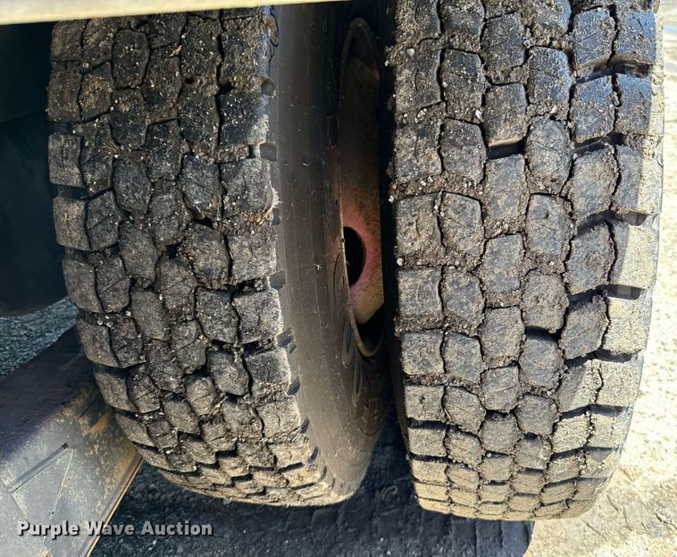 image for item EJ8709 1995 Spartan Gladiator ladder fire truck