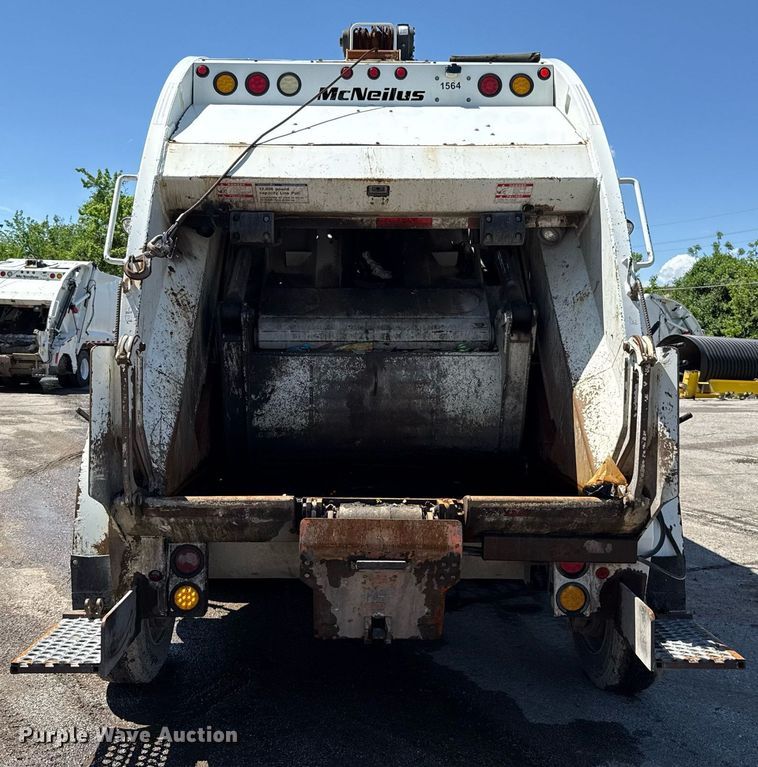 image for item EJ8710 2016 International 7400 refuse truck