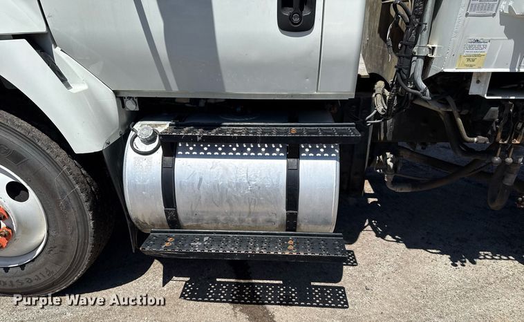 image for item EJ8710 2016 International 7400 refuse truck