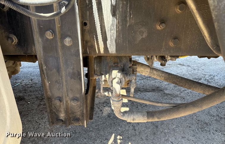 image for item EJ8710 2016 International 7400 refuse truck