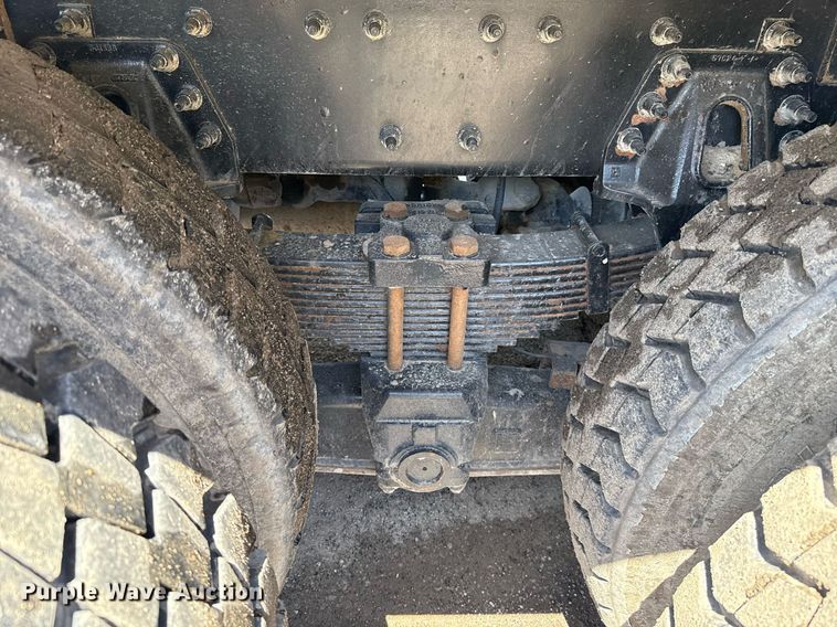 image for item EJ8710 2016 International 7400 refuse truck