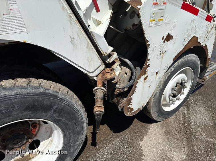 image for item EJ8710 2016 International 7400 refuse truck