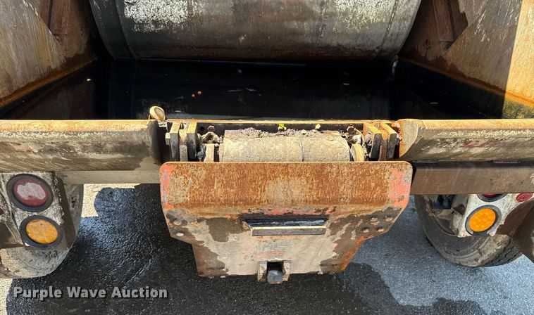 image for item EJ8710 2016 International 7400 refuse truck