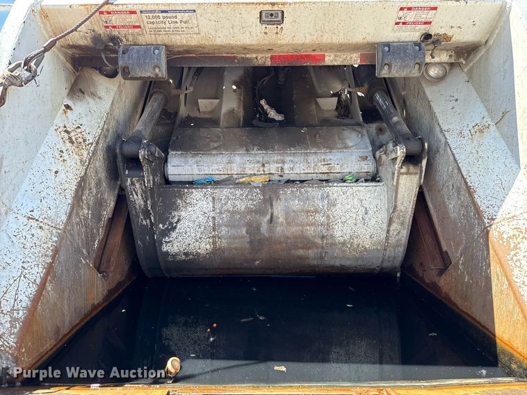 image for item EJ8710 2016 International 7400 refuse truck