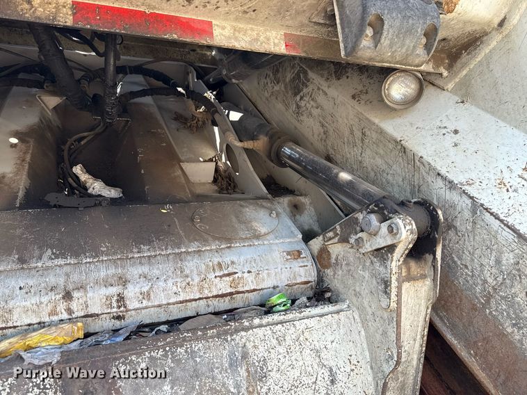 image for item EJ8710 2016 International 7400 refuse truck