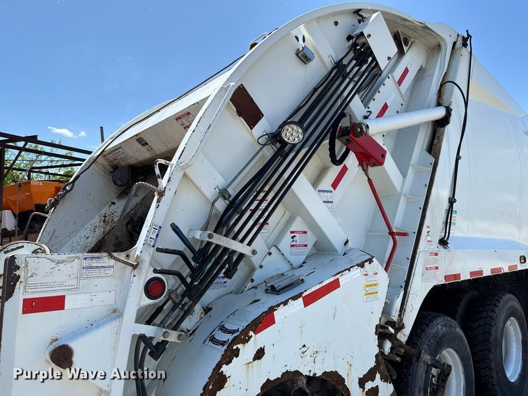 image for item EJ8710 2016 International 7400 refuse truck