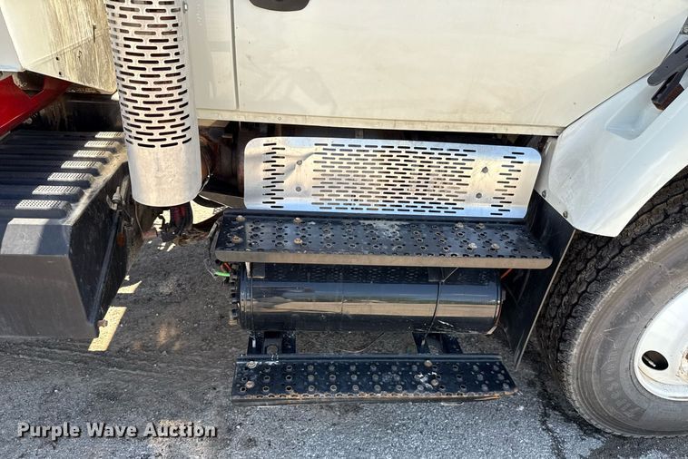 image for item EJ8710 2016 International 7400 refuse truck