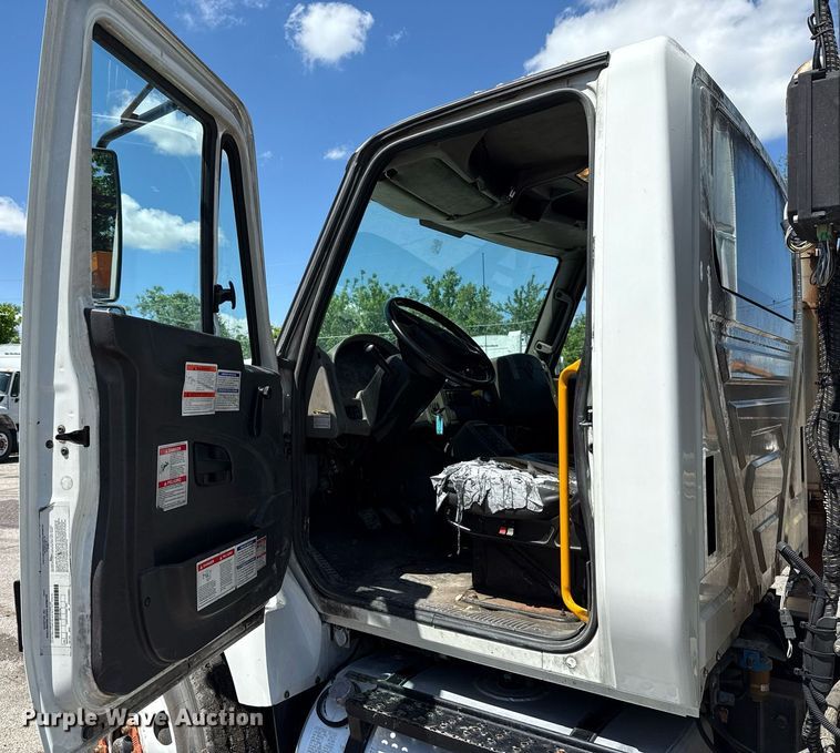 image for item EJ8710 2016 International 7400 refuse truck