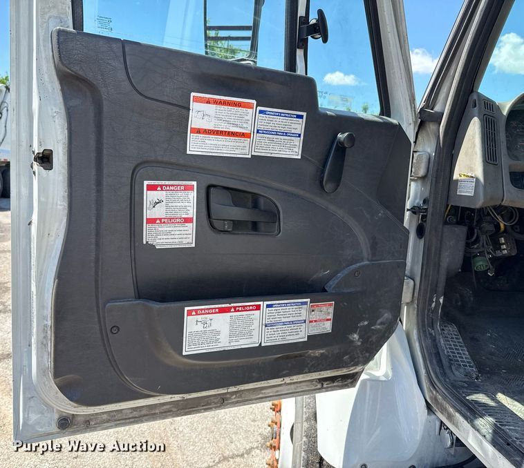 image for item EJ8710 2016 International 7400 refuse truck