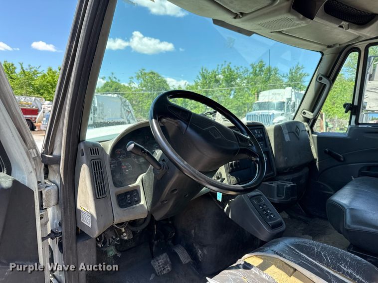 image for item EJ8710 2016 International 7400 refuse truck