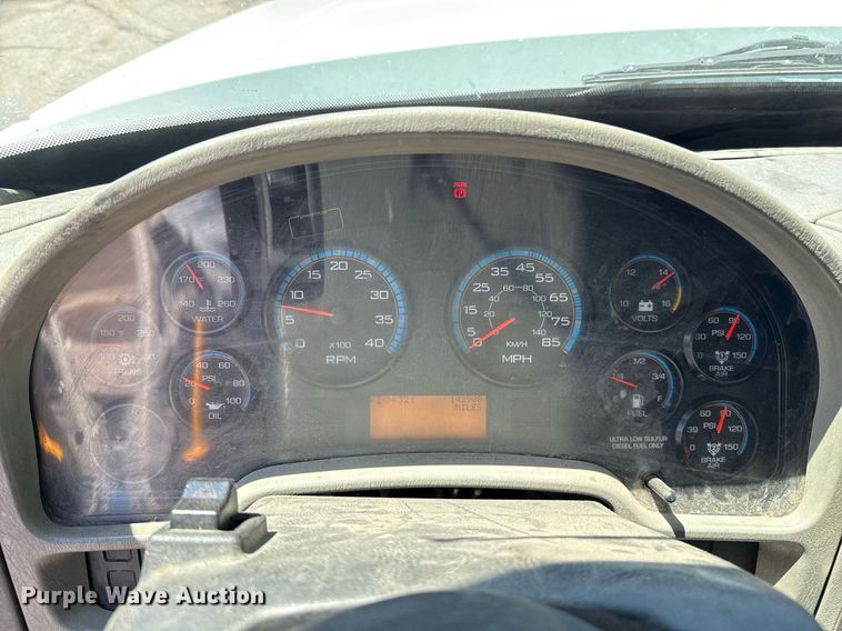 image for item EJ8710 2016 International 7400 refuse truck