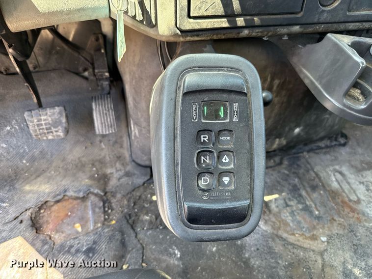 image for item EJ8710 2016 International 7400 refuse truck