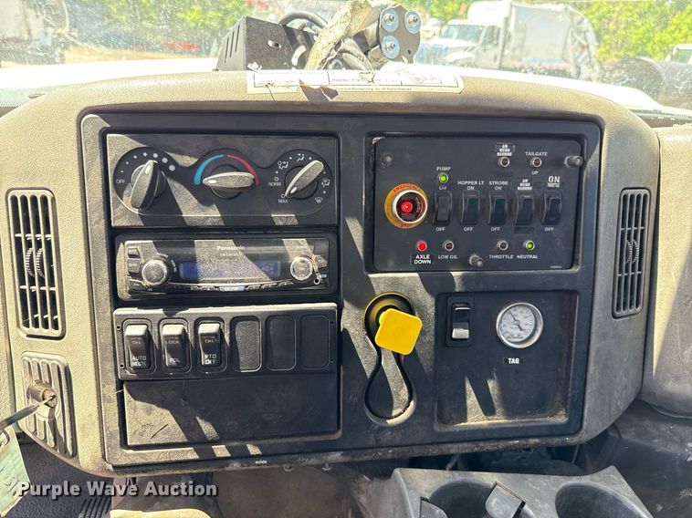 image for item EJ8710 2016 International 7400 refuse truck