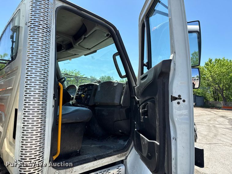 image for item EJ8710 2016 International 7400 refuse truck