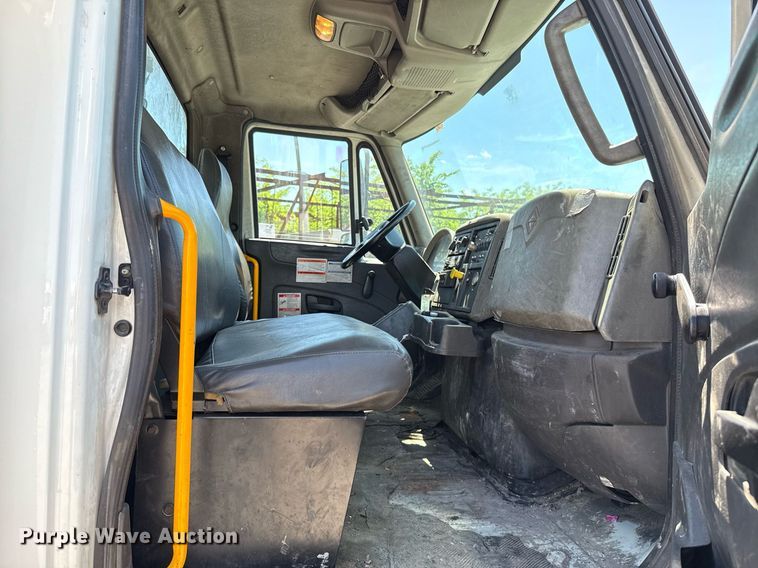 image for item EJ8710 2016 International 7400 refuse truck