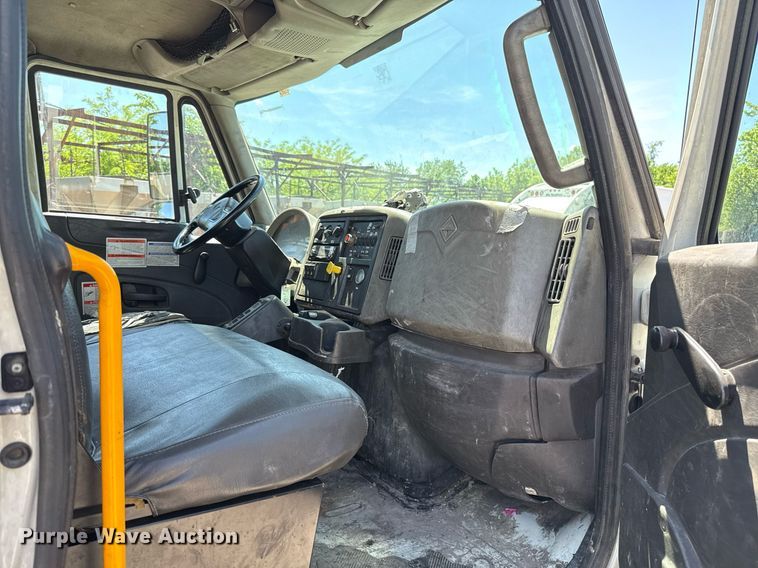 image for item EJ8710 2016 International 7400 refuse truck