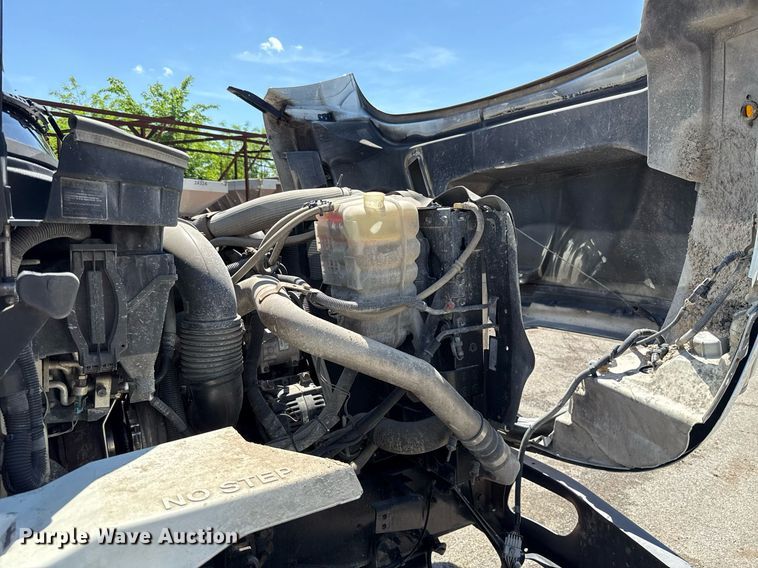 image for item EJ8710 2016 International 7400 refuse truck