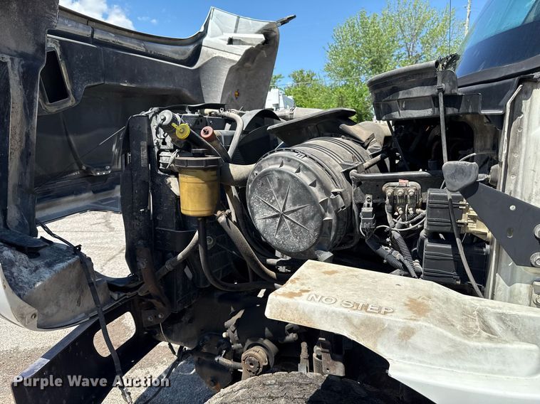 image for item EJ8710 2016 International 7400 refuse truck