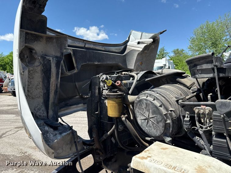 image for item EJ8710 2016 International 7400 refuse truck