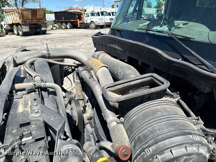 image for item EJ8710 2016 International 7400 refuse truck