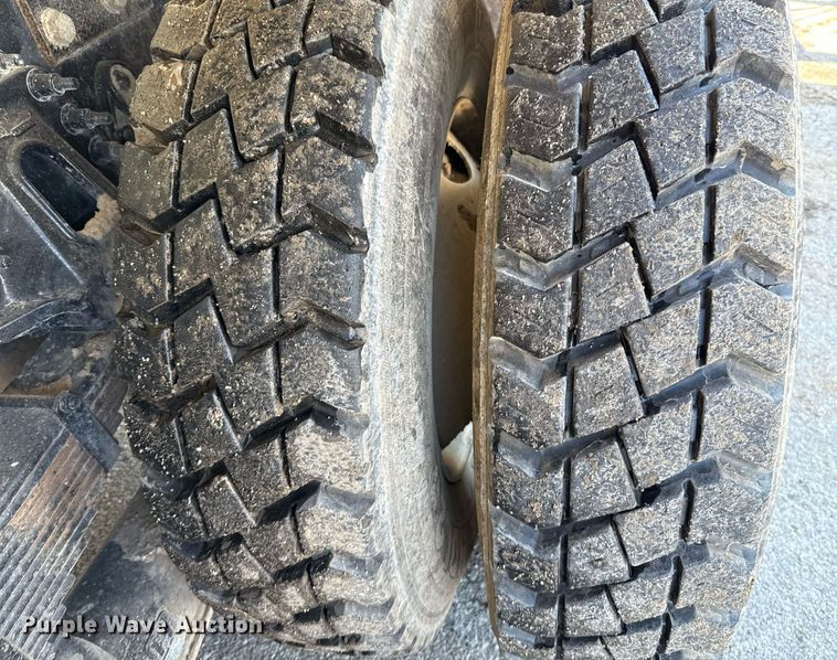 image for item EJ8710 2016 International 7400 refuse truck