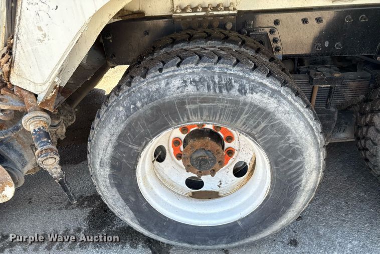 image for item EJ8710 2016 International 7400 refuse truck