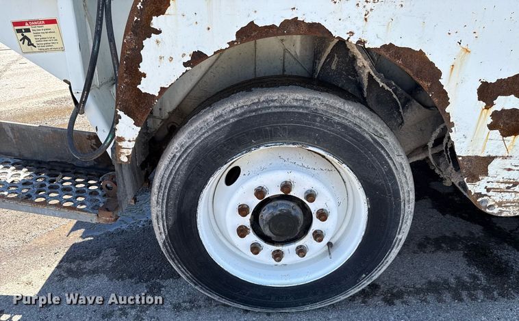 image for item EJ8710 2016 International 7400 refuse truck