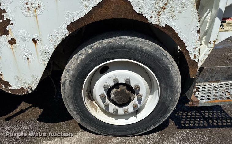 image for item EJ8710 2016 International 7400 refuse truck