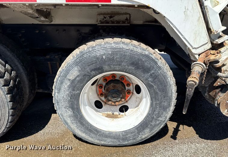 image for item EJ8710 2016 International 7400 refuse truck