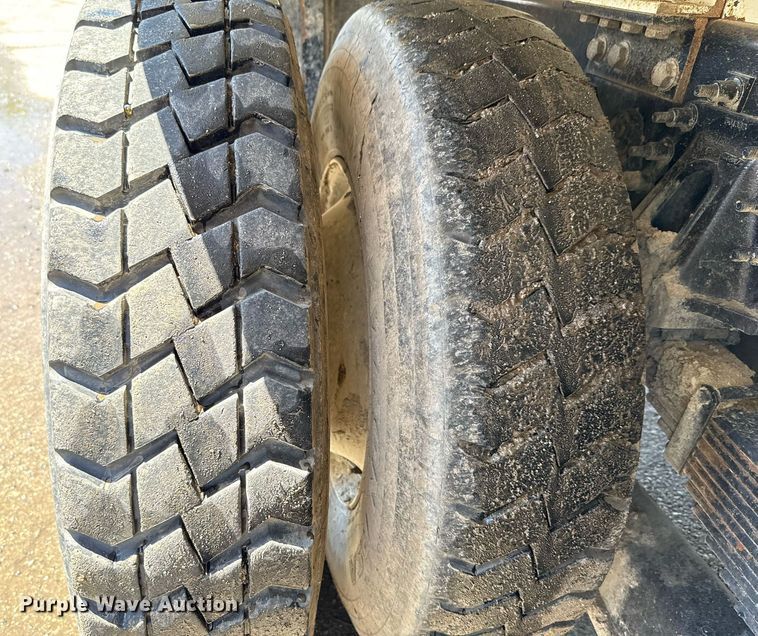 image for item EJ8710 2016 International 7400 refuse truck