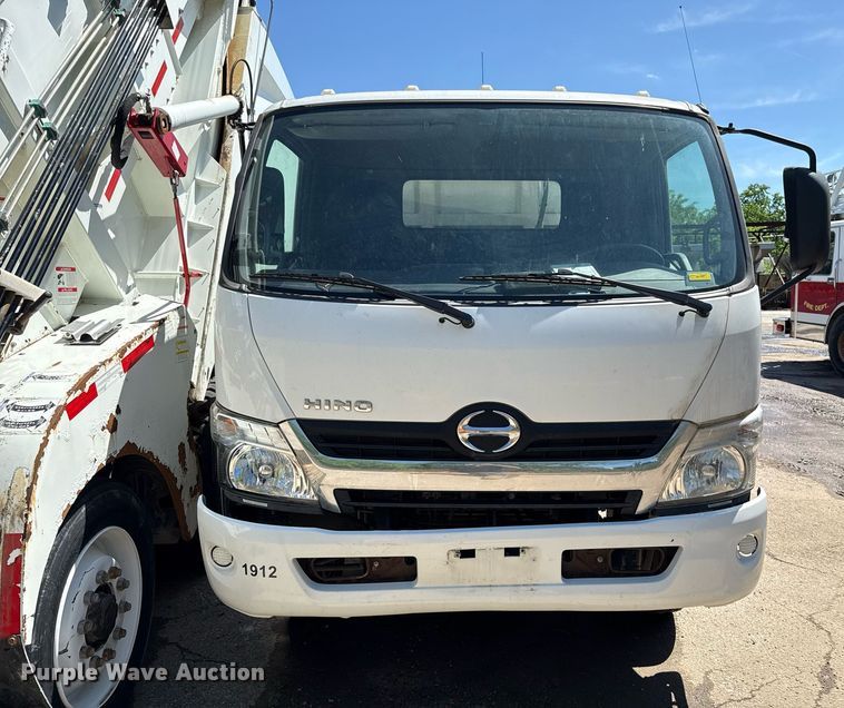 image for item EJ8711 2019 Hino 195 refuse truck