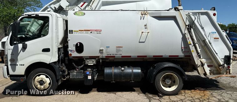 image for item EJ8711 2019 Hino 195 refuse truck