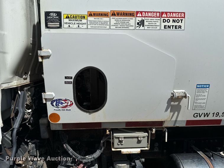 image for item EJ8711 2019 Hino 195 refuse truck